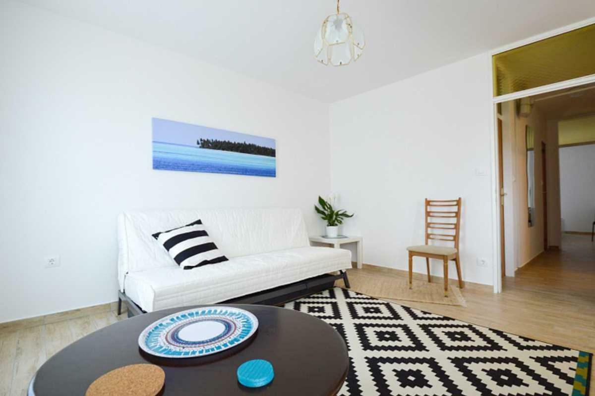 Leut Apartment, 3min beach, 15min center Pula Exterior foto