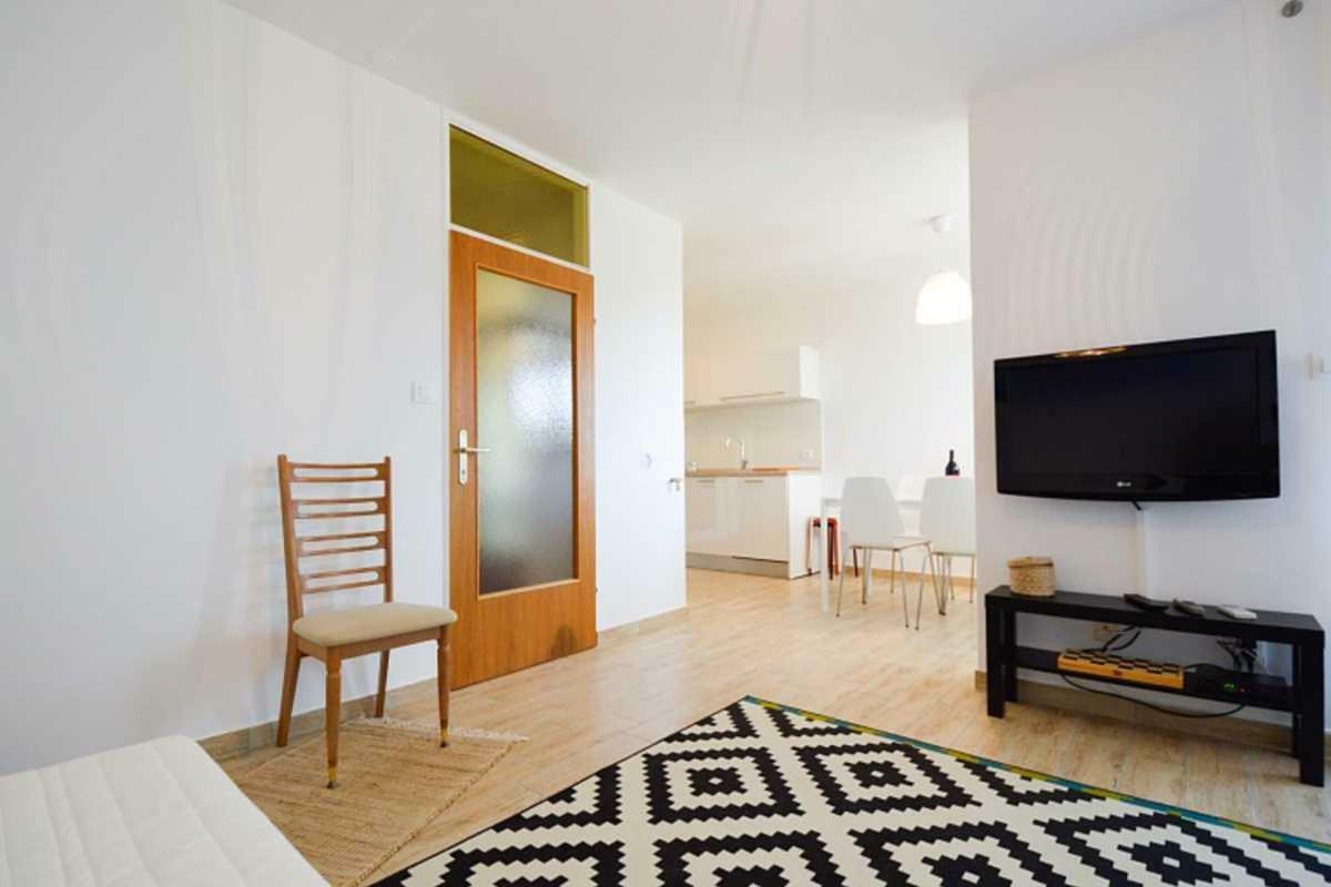 Leut Apartment, 3min beach, 15min center Pula Exterior foto