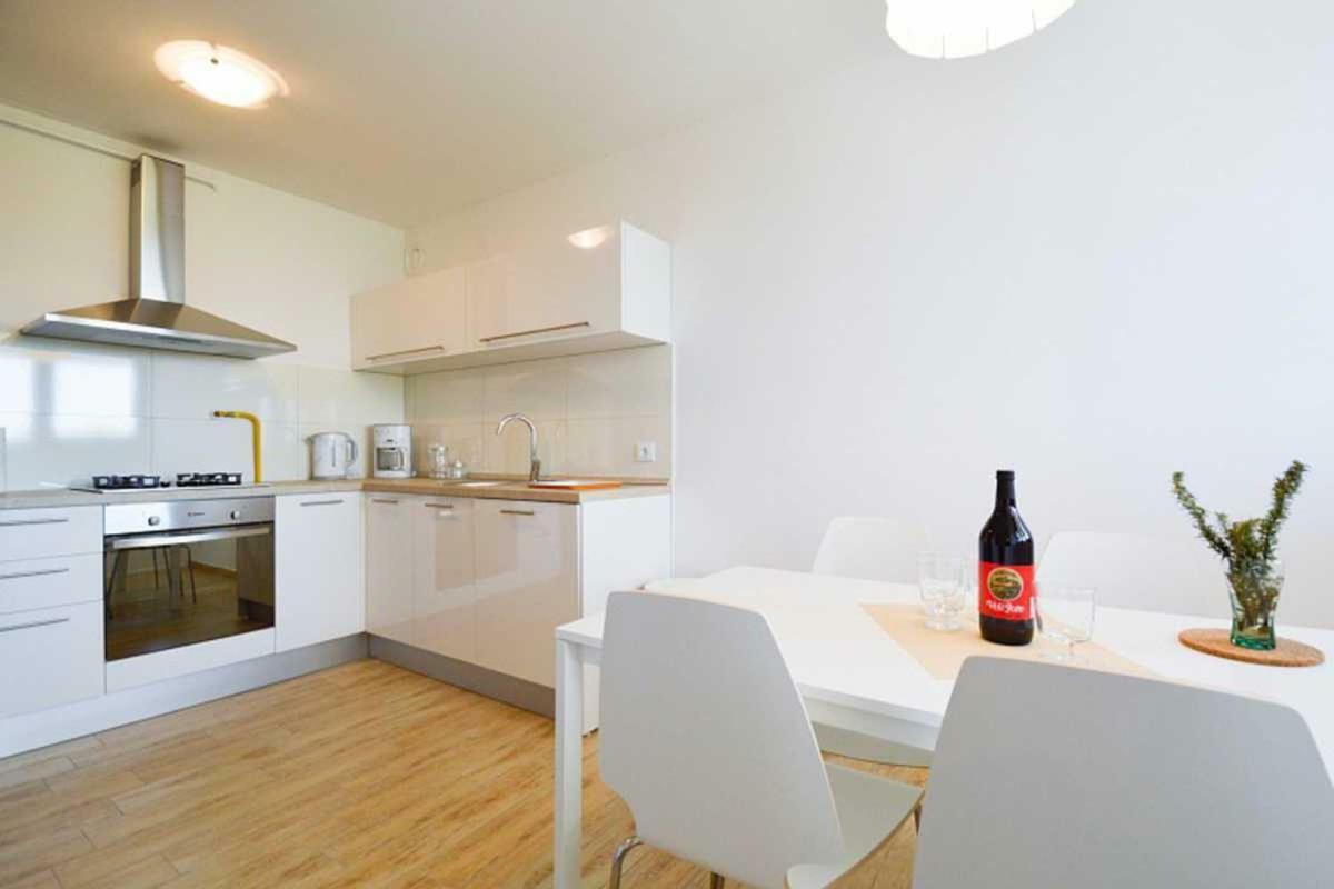 Leut Apartment, 3min beach, 15min center Pula Exterior foto