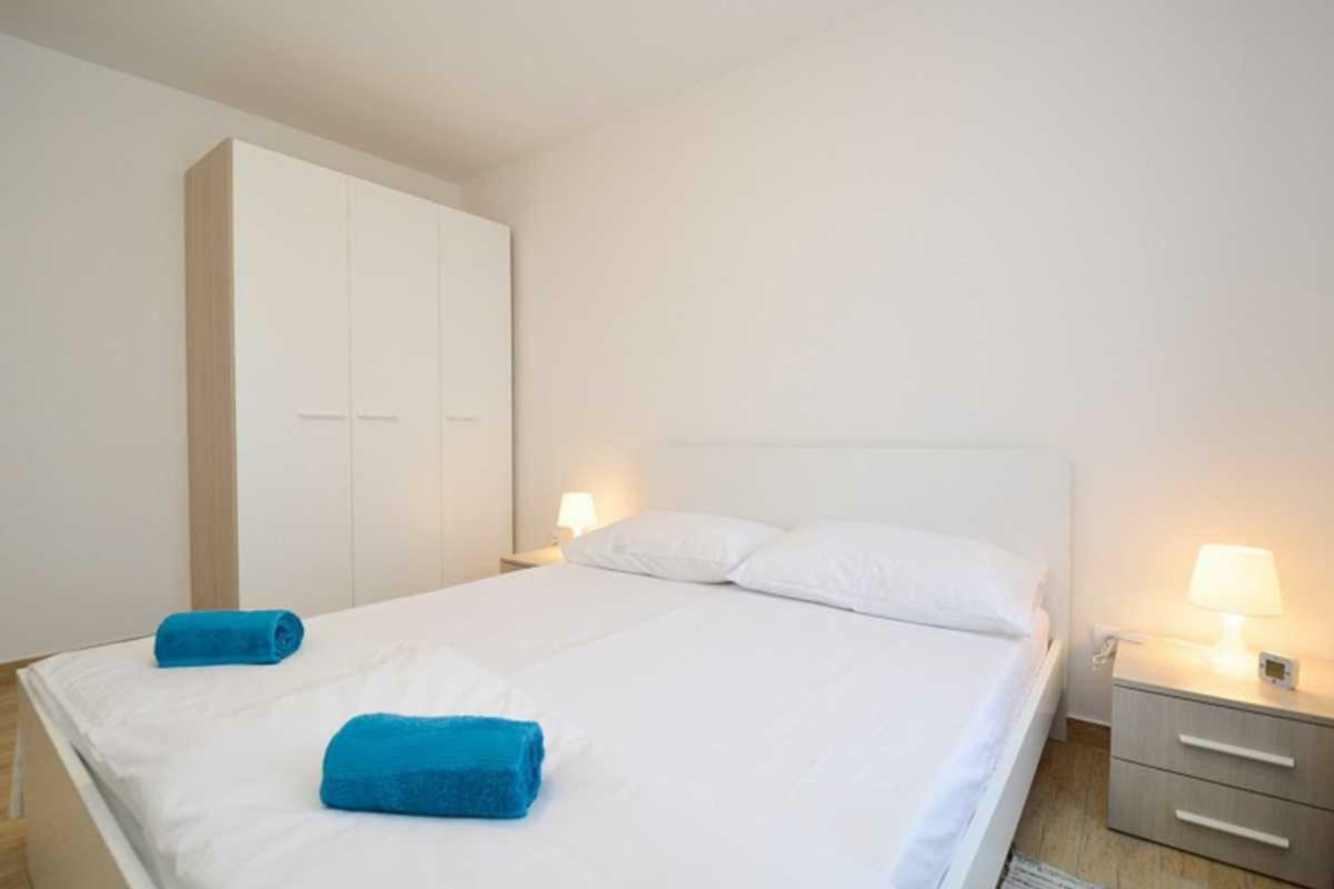Leut Apartment, 3min beach, 15min center Pula Exterior foto
